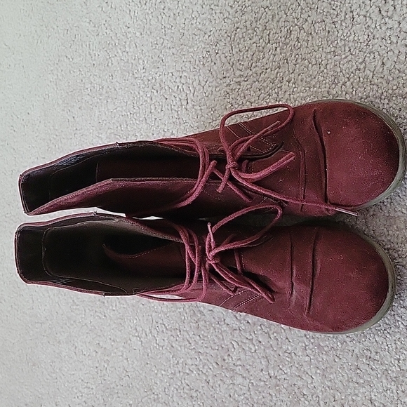 Burgundy boots - Picture 1 of 5